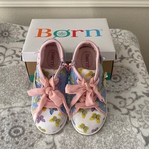 Born Bailey Demetria Butterfly Tennis Shoes 10